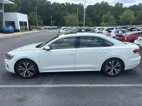 Used 2021 Volkswagen Passat 2.0T SE FWD image 13
