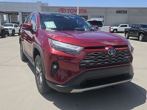 Used 2022 Toyota RAV4 Limited AWD/4WD image 5