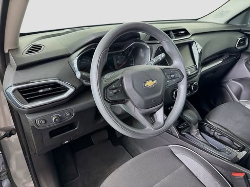 Used 2023 Chevrolet TrailBlazer LT w/ Convenience Package FWD image 9