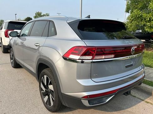 Used 2025 Volkswagen Atlas Cross Sport SE FWD image 6