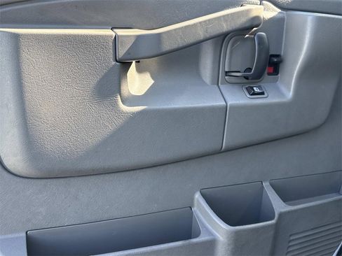 Used 2017 Chevrolet Express 3500 image 11