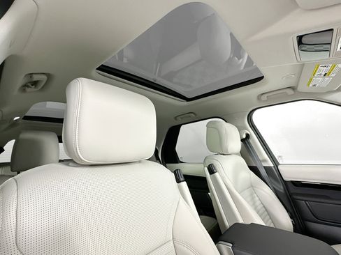 Used 2025 Land Rover Discovery S image 20