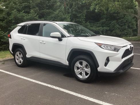 Used 2021 Toyota RAV4 XLE w/ Convenience Package AWD/4WD image 8