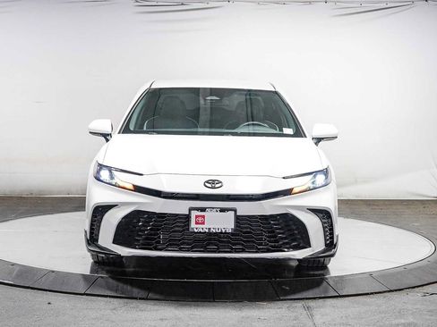 Used 2025 Toyota Camry SE FWD image 2