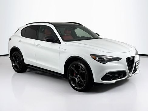 Used 2024 Alfa Romeo Stelvio Veloce AWD/4WD image 2