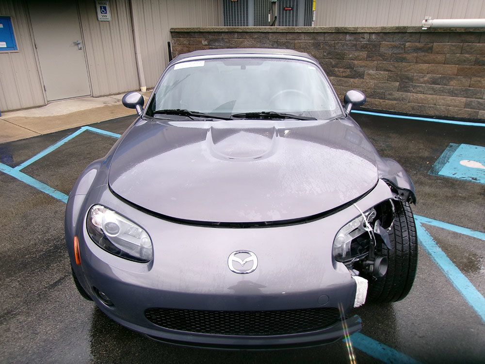 Used 2006 MAZDA MX-5 Miata Sport RWD image 2