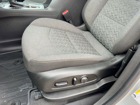 Used 2023 Chevrolet Equinox LT w/ Driver Convenience Package image 14