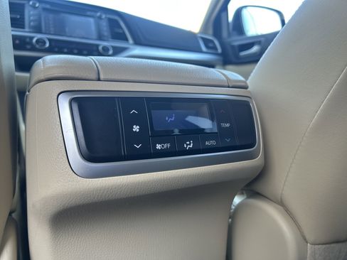 Used 2017 Toyota Highlander XLE image 28