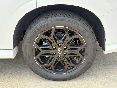 New 2026 INFINITI QX80 4WD image 9