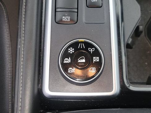 Used 2024 Nissan Pathfinder SL AWD/4WD image 25