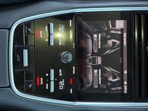 Used 2019 Porsche Panamera image 17
