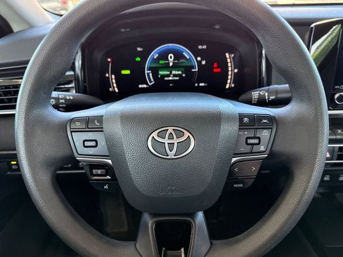 Used 2025 Toyota Camry LE FWD image 32