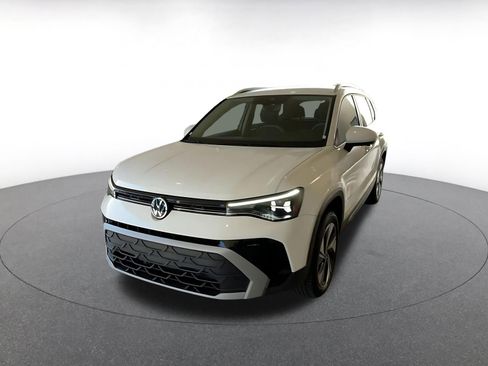 Used 2025 Volkswagen Taos SE image 7