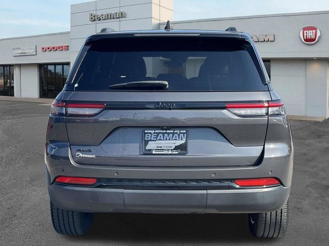 Used 2023 Jeep Grand Cherokee Altitude AWD/4WD image 6