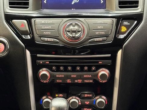 Used 2019 Nissan Pathfinder SV image 15