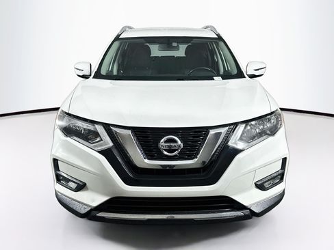 Used 2017 Nissan Rogue SV FWD image 2