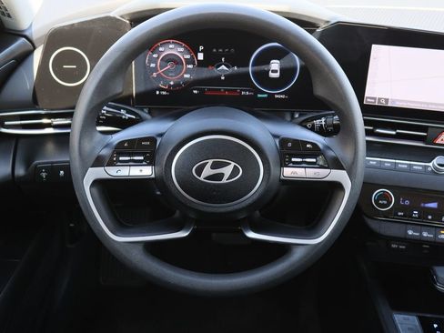 Used 2024 Hyundai Elantra SEL FWD image 13