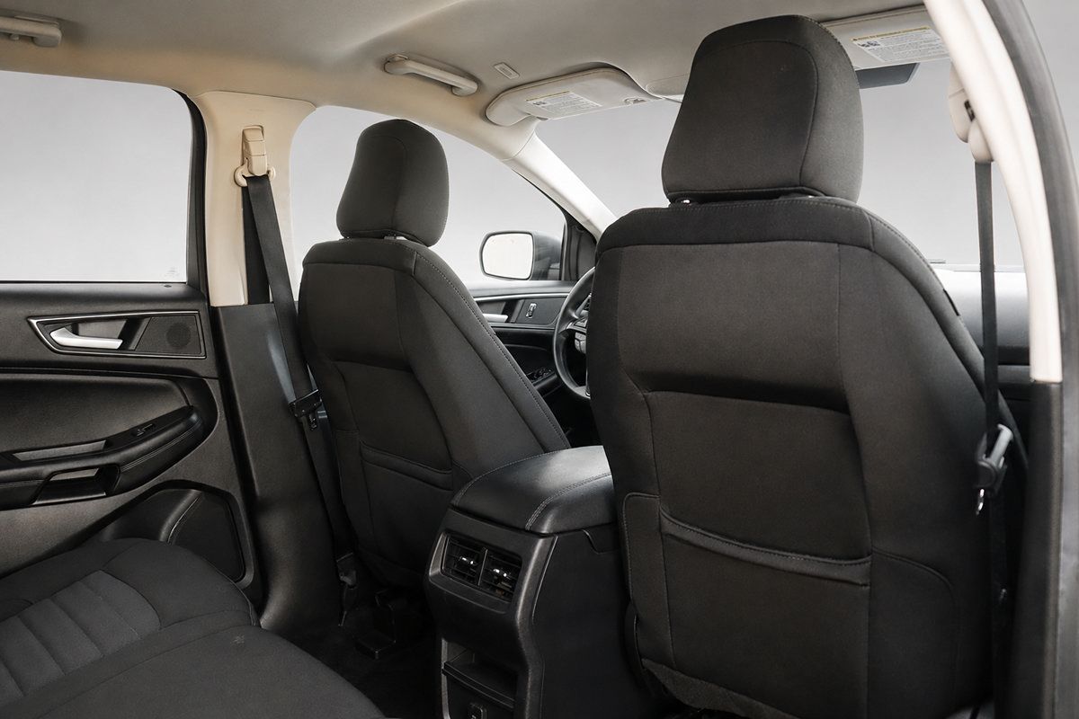 Used 2020 Ford Edge SE FWD image 15