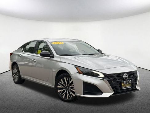 Used 2024 Nissan Altima 2.5 SV AWD/4WD image 2