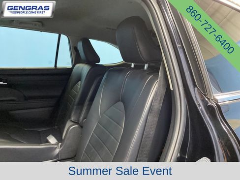 Used 2023 Toyota Highlander XLE AWD/4WD image 27