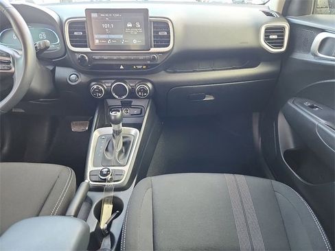 Certified 2024 Hyundai Venue SEL image 10