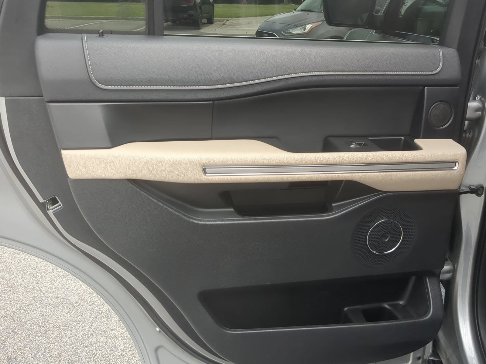Used 2024 Ford Expedition Limited RWD image 27