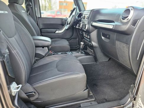 Used 2014 Jeep Wrangler Rubicon w/ Power Convenience Group image 9
