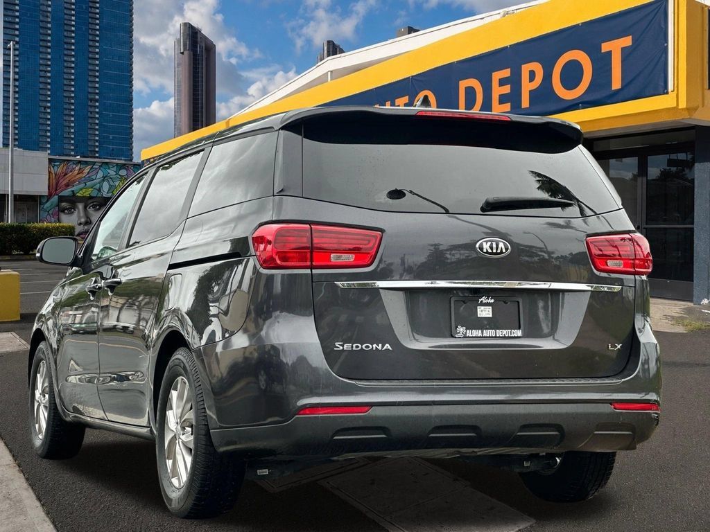 Used 2021 Kia Sedona LX FWD image 3