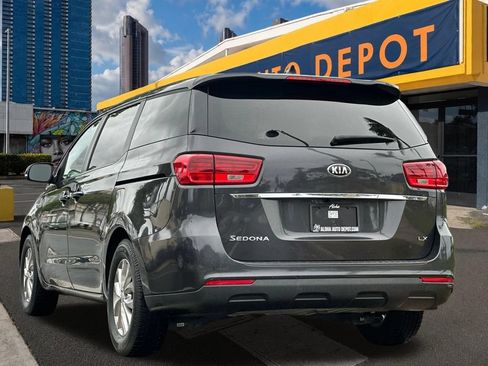 Used 2021 Kia Sedona LX FWD image 3