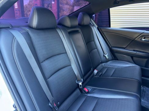 Used 2017 Honda Accord Sport image 31