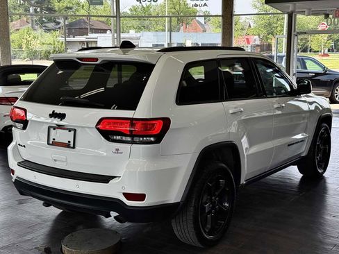 Used 2019 Jeep Grand Cherokee Laredo image 12