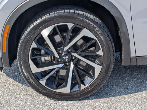 Used 2023 Mitsubishi Outlander SE image 9