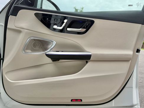 Used 2025 Mercedes-Benz C 300 Sedan w/ Exclusive Trim Package image 18
