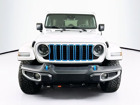 Used 2024 Jeep Wrangler Sahara w/ Technology Group image 2