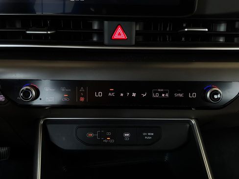 Used 2026 Kia Carnival FWD image 29