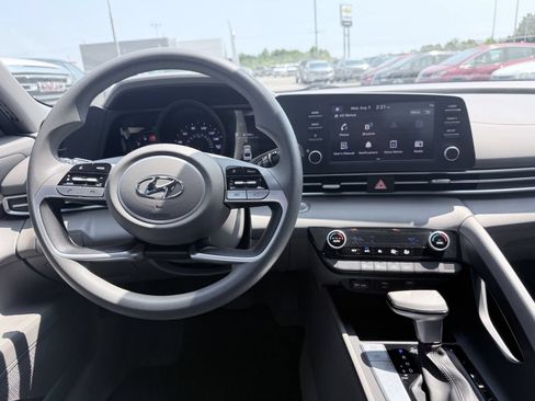Used 2023 Hyundai Elantra SEL FWD image 10