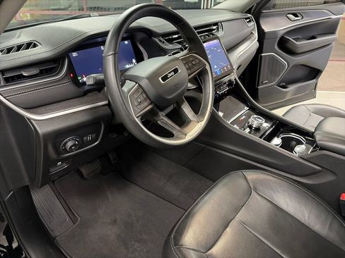 Certified 2022 Jeep Grand Cherokee Limited AWD/4WD image 12