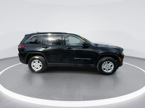 Used 2024 Jeep Grand Cherokee Laredo w/ Luxury Tech Group I AWD/4WD image 22