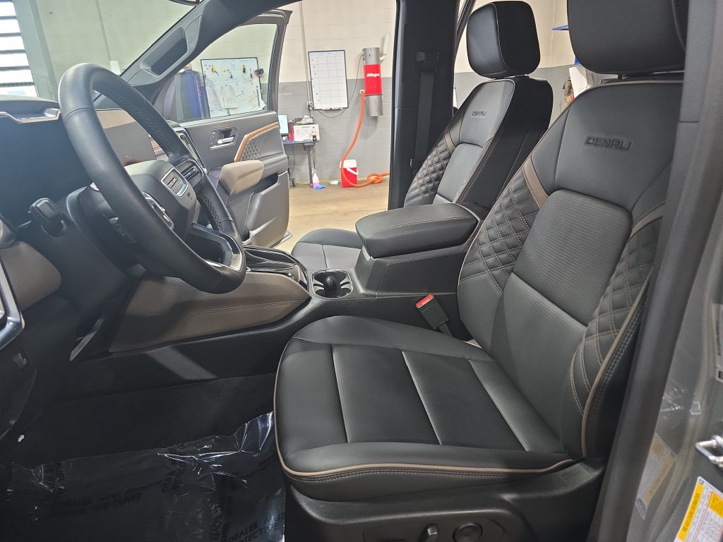Used 2026 GMC Canyon Denali AWD/4WD image 16