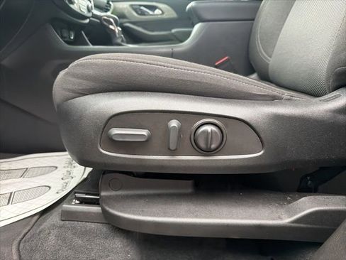 Certified 2023 Chevrolet Traverse LT image 17