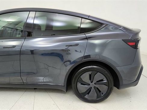 Used 2026 Tesla Model Y Long Range image 10