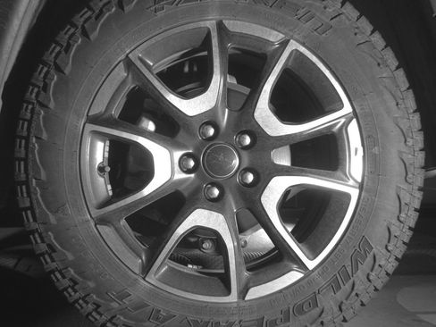 Used 2025 Jeep Compass Trailhawk AWD/4WD image 14