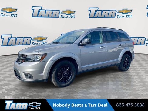 Used 2019 Dodge Journey SE FWD image 1