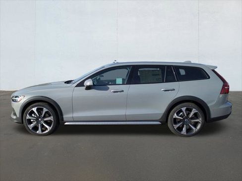 New 2026 Volvo V60 B5 Cross Country Ultra w/ Climate Package image 3