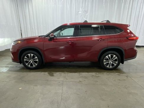 Certified 2021 Toyota Highlander XLE image 7