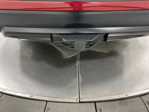 Used 2024 Toyota Highlander XLE image 30