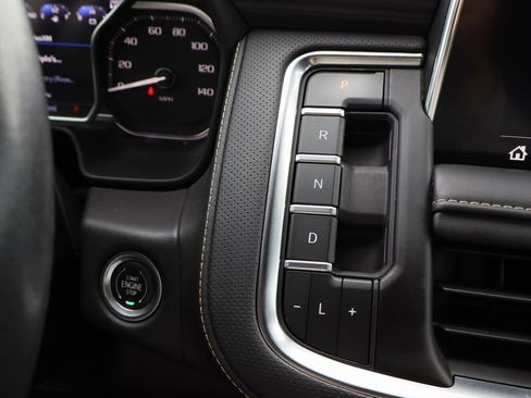 Certified 2021 GMC Yukon XL SLT w/ SLT Luxury Package AWD/4WD image 18