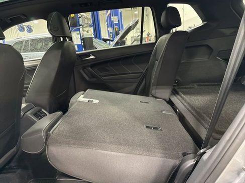Used 2023 Volkswagen Tiguan SE R-Line image 15