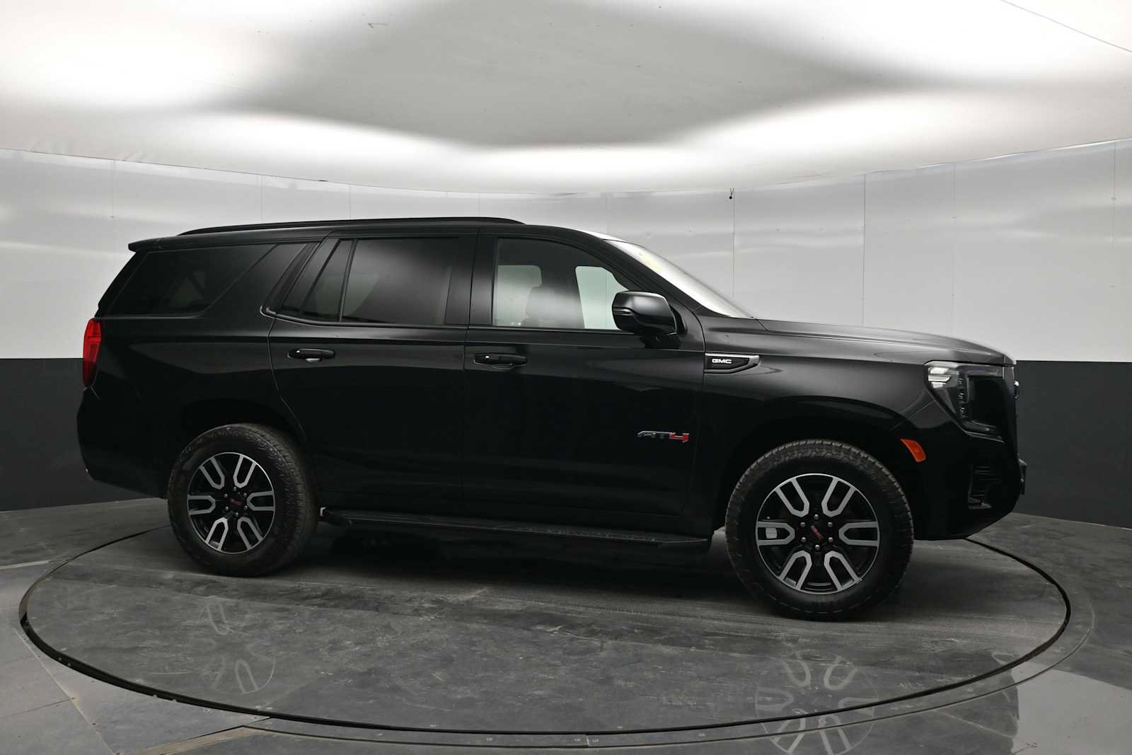 Used 2024 GMC Yukon AT4 AWD/4WD image 9