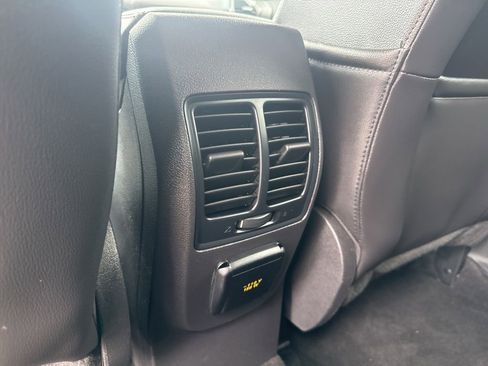 Used 2017 Ford Escape Titanium image 33